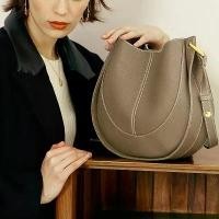 ราคา กระเป๋าข้างหนังสังเคราะห์ สำหรับผู้หญิง เรียบหรู ทันสมัย สีเบจและสีเทา ทูโทน กระเป๋าสะพายข้าง กระเป๋าสตางค์ ปิดแม่เหล็ก (1732161615603927532)