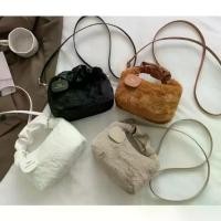 ราคา กระเป๋าสะพายข้างผ้ากำมะหยี่เนื้อนุ่ม A02 [กระเป๋าเท่านั้น]กระเป๋าสะพายข้าง，กระเป๋าสะพายผู้หญิง，กระเป๋า，กระเป๋าสะพายข้างผู้หญิง，กระเป๋าสะพาย，กระเป๋าเครื่องสําอาง，กระเป๋าเดินทาง，ก (1730066707330796179)