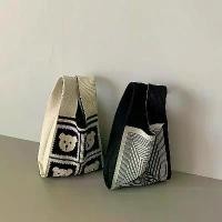 ราคา กระเป๋าโท้ทใบเล็ก เหมาะสำหรับออกไปทำงาน เด็กลำลอง กระเป๋าสตางค์ กระเป๋าโทรศัพท์มือถือ กระเป๋าถือใบเล็ก กระเป๋าถือผู้หญิง กระเป๋าถักนิตติ้ง กระเป๋าข้อมือ ปี 2025 (1731930915830728364)