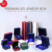 ราคา กล่องเก็บเครื่องประดับLED สินสอด จัดเก็บ แหวน จี้-สร้อย กำไล สร้อยข้อมือ สร้อยคอ รุ่นขอบทองเคลือบสีพรีเมียมหรูสุดในรุ่น (1732196801043597163)