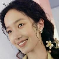 ราคา ต่างหู ลายมิกกี้ ชุนเฟยเซียง เรียบหรู ลายดอกไม้ ต่างหูมุก ทันสมัย ฝังเพชร (1731997128206681389)