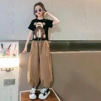 ราคา ชุดฤดูร้อนสำหรับเด็กผู้หญิง ยอดนิยมสำหรับปี 2024 แฟชั่น ดีไซน์หมีการ์ตูน แฟชั่นเกาหลี ทรงหลวม กางเกงขากว้าง เหมาะสำหรับเด็กโต แฟชั่น ถุงเท้า ลูกเสือ ผู้ หญิง กางเกง นัก เรียน ตราสมอ (17315247256385959