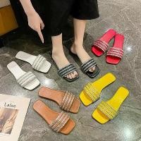 ราคา รองเท้าแตะส้นแบน สำหรับผู้หญิง รองเท้าแตะผู้หญิง ปีใหม่ 2566 (1732094087493290445)