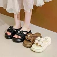 ราคา รองเท้าแตะกลางแจ้งฤดูร้อน, ดอกไม้สี่ใบ, พื้นหนา, สำหรับผู้หญิง, อเนกประสงค์, 808, มาใหม่, [COD2025 รองเท้ากินขา สงกรานต์ รองเท้า jellybunny รองเท้า หลุยส์ วิตตอง แท้ aerosof (1731807176856012154)