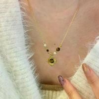 ราคา สร้อยคอคลอคบอคด้วยเม็ดสไตล์ดอกไม้ยุคกลาง สีคาราเมลและเมลาด์ ใช้ผ้าไหมขี้ผึ้งและหินไข່เสือ ทับทิมด้วยโลหะไทเทเนียมชุบทอง สร้อย ราง โชค ลาภ มงคล (1731946251812832269)