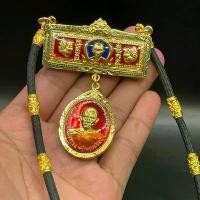 ราคา แท้++ ชุดเซ็ตหลวงพ่อรวยพร้อมห้อยคอ+เลส+สร้อย+เหรียญรุ่นชนะจนหน้ากากทองคำ (1732172302565803394)