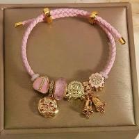 ราคา สร้อยข้อมือเชือกหนัง สีชมพู แพนจาเกะ สำหรับผู้หญิง พร้อมจี้กระดิ่ง (1732142798194247674)