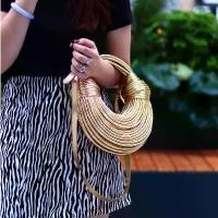 ราคา กระเป๋าทอมือ สีทอง สไตล์เรียบหรู กระเป๋าสะพายข้างแฟชั่น สำหรับผู้หญิง มีสายยาว (1732170401170949748)