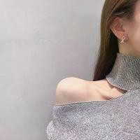 ราคา ต่างหูขนาดเล็ก ดีไซน์มินิมอล ทรงไม้กางเขน สีทอง อินเทรนด์และขายดีใหม่ ต่างหูแฟชั่น ขนาดกะทัดรัด ประณีต สไตล์เรียบหรูและประณีต (1731934431210275976)