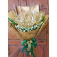 ราคา [Tiktok] ช่อเปล่าใส่ธนบัตร ได้ 20 ใบ สีทอง โบว์เขียว ช่อรับปริญญา (1731203803829470542)