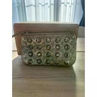 ราคา Used กระเป๋าpouchของTopshopสีทอง ขายดี ลิ้นชันเก็บของ (1731717325025150019)