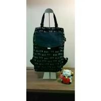 ราคา กระเป๋าเป้ สะพายไหล่ CANVAS LIVING ผ้าแคนวาส สีน้ำเงิน ผ้าสวย ไปเที่ยว สภาพดี แนะนำ (1731568870153553311)