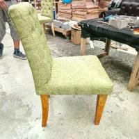 ราคา เก้าอี้นั่งทานอาหารขาไม้ หุ้มด้วยผ้าลินิน สีเขียว แบบดึงกระดุม (350-6) (1732126154102113611)