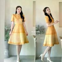 ราคา เดรสผ้าทอลายแพรวา สีเหลือง กระโปรงทรงบานย้วย 8 ชิ้น แต่งกั๊ก คอจีน กระดุมหน้า สวยหรู ดูแพง (1732064392310721196)