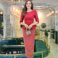 ราคา ชุดเข้าเซ็ท เสื้อผ้าถุงแบบมาใหม่ล่าสุดค่ะ ผ้าฝ้ายทอลาย สีแดง งานตัดสวยเนี๊ยบ แพทเทิร์นสวย อัดผ้ากาวทั้งชุด ดีไซน์เก๋ สวยทันสมัย ใส่ได้หลายโอกาส (1729875455703091982)