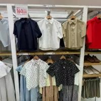 ราคา เสื้อเชิ้ต แฟชั่นสตรี คอปาด เรียบง่าย ลำลอง ลายดอกไม้ แขนสั้น เสื้อเอนกประสงค์ ปี 2025 475754/475672 (1731641958686557309)