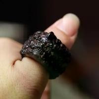 ราคา แหวนปี่เซียะแกะสลักไม้กางเขน สไตล์มังกร ปี สำหรับผู้ชาย แหวนขนาดใหญ่ สไตล์ชาติพันธุ์ย้อนยุค ชิ้นมือ อินเทรนด์จีน เหมาะสำหรับงานไม้ แหวน กังหัน แชกงหมิว แท้ (1731941500495234349)
