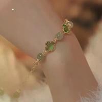 ราคา สร้อยข้อมือหยกเหอเทียนโคลเวอร์สี่ใบนำโชค สำหรับผู้หญิง สร้อยข้อมือนำโชค เหมาะสำหรับเป็นของขวัญวันเกิดให้แฟน เต่า หลวงปู่ หลิว เลส ข้อมือ ด้าย แดง แหวน มงคล ทอง แดง สร้อย ข (1732175856026093026)