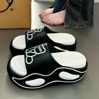 ราคา รองเท้าแตะในร่มที่บ้าน พื้นหนา สำหรับผู้หญิง เหมาะสำหรับฤดูร้อน แฟชั่นใหม่และน่ารัก ดีไซน์หมี รองเท้า สตั๊ดมือ สตั๊ดมือสอง รองเท้าฟุตซอลของแท้ สตั๊ด รองเท้ากีฬา ใน ร่ม ฟิตเนส ในร (1731971107847636087)