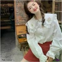 ราคา Garden Clothes เสื้อเชิ้ต & เบลาส์ เสื้อคอบัวปกปักดอกไม้ .. สีขาว (1732218713428232895)