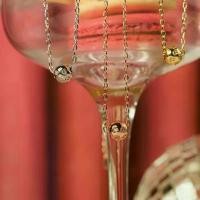 ราคา Petite Disco Ball Necklace สร้อยคอห้อยชาร์มทรงกลม ทอง หุ้ม คอ ผู้หญิง (1731612364348295077)