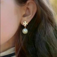 ราคา พร้อมส่ง️ต่างหู Tory Burch Logo Pearl Drop Earring สวยหรูคุ้มค่ามาก️ จัดส่งฟรี กทม (1731580717324994210)