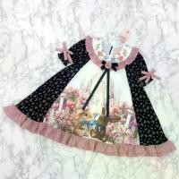 ราคา (2XL ลง Lได้)Maria Diamond สีชมพูดำ Castle Tiny Dress เดรสทรงปล่อยชีฟองปกคอบัว ตัดต่อโทนสีขาวดำ + เข็มกลัดดอกไม้ ผ้าเบาสบาย มีซับใน (1730122685596993727)