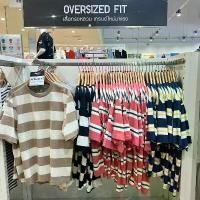 ราคา 【SALE】Uniqlo ผู้ชาย เสื้อยืดโอเวอร์ไซส์ ลายขวาง (1731768147149555506)