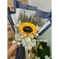 ราคา พร้อมส่ง -CATHANDMADE-ช่อทานตะวันดอกเดี่ยว ทานตะวันดอกใหญ่ แซมดอกไม้แห้ง วาเลนไทน์ ของขวัญปัจฉิม รับปริญญา ช่อดอกไม้ (1731821778362861411)
