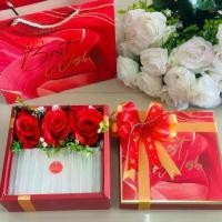 ราคา กล่องของขวัญใส่ธนบัตรได้ 10 ใบ ปัจฉิม รับปริญญา วันเกิด ปีใหม่ วาเลนไทน์ สีแดงพร้อมถุงหิ้ว ใส่ได้ทุกขนาดแบงค์ 20-50-200-500-1000 บาท (1731557803703175305)