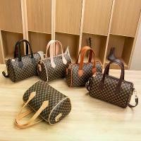 ราคา กระเป๋าสะพายข้างผู้หญิง แฟชั่นใหม่ กระเป๋าสะพายข้าง ลำลอง พิมพ์ลาย กระเป๋าหมอน ปักลายเพชรทุกข์ กระเป๋าถือ 2023 baobao issey miyake กระเป๋า puma (1731821716140361719)