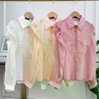 ราคา * แนะนำใส่บรา* เสื้อแขนยาว ผ้าชีฟองเส้นใยธรรมชาติ สีครีม,สีApricot,สีRuby เสื้อคอปก แขนพองแต่งดีเทลผีเสื้อระบายช่วงอก กระดุมผ่าหน้า (AW-Butterfly White) (1731684647067814178)