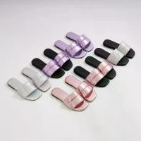 ราคา Ruby Star รองเท้าแตะหน้านุ่ม สี Metallic เงาๆ พื้นนิ่ม หน้าเท้าอวบหน้าเท้ากว้างใส่สบาย (1729763028819676090)