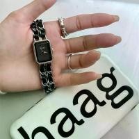 ราคา นาฬิกาสายทอ สไตล์ชาแนล สำหรับผู้หญิง สไตล์ Ins วินเทจ ชาแนล นาฬิกาลูกบาศก์น้ำตาล โซ่หนังผสมสีดำและสีทอง นาฬิกาข้อมือผู้หญิงแฟชั่น (1731530713717507687)