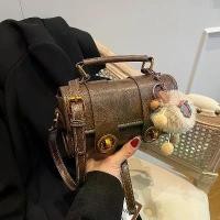 ราคา กระเป๋าถือ Crossbody, SICHO หรูหราและสง่างาม, แฟชั่น, รายการของขวัญแบบแขวน กระเป๋า ไนกี้ ของ แท้ mk ไอ มาเน่ maison keeps charlesandkeith (1731555567679538925)