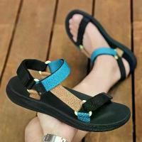 ราคา รองเท้าชายหาดผู้ชาย มาใหม่ ปี 2025 รองเท้าแตะผู้ชาย พื้นนุ่ม วัสดุ EVA สไตล์ HK ของ แท้ รองเท้า yeezy nike air force (1731595988731856748)