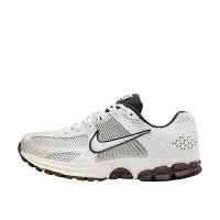 ราคา รองเท้า Nike Zoom Vomero 5 Phantom Light Iron Ore (Women's) [FJ2028-001] (1731376183972498425)