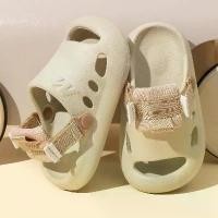 ราคา รองเท้าแตะเด็ก ฤดูร้อน มาใหม่ สำหรับเด็กชายและเด็กหญิง รองเท้าแตะเด็กอุดตันผ้าถ่านกัมมันต์ รองเท้าแตะเด็กในร่ม กันลื่น รองเท้าแตะ Eva ผู้คน 8754 ให้คำสรรเสริญในปี 2025 nike kobe (1731362194754405845)