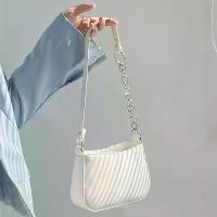 ราคา กระเป๋าสะพายข้างผู้หญิง หนัง PU จัสมิน NOIR กระเป๋าถืออานโซ่ม้า สายโซ่ แบรน นา นะ กระเป๋า สะพาย ผู้ หญิง ไหมพรม shoulder bag zara (1731957840755984505)