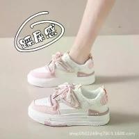 ราคา รองเท้าผ้าใบสีขาวสำหรับผู้หญิง, ขายร้อนฤดูใบไม้ผลิปี 2025, รองเท้าสเก็ตกีฬาพื้นหนา, Ins เทรนด์, เหมาะสำหรับนักเรียน, อเนกประสงค์, การออกแบบเฉพาะ, สีชมพู, รองเท้าลำลอง รองเท้า ผ้าใบ fila ผู้ หญิง (1732