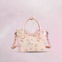 ราคา กระเป๋าโท้ท Hello Kitty อเนกประสงค์ ทันสมัย พิมพ์ลาย KT Basket กระเป๋าสะพายข้าง ใหม่สำหรับปี 2025กระเป๋ากวนตีนกระเป๋าgoyardของแท้กระเป๋าหลุยสีดํา (1731311681175455371)