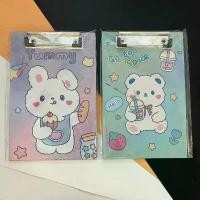 ราคา สินค้าแนะนำ (ยกโหล 12 ชิ้น) No.251 คลิปบอร์ด A5 Clip Board กระดานรองเขียน สีสันน่ารัก กระดานรองเขียน กระดานรองเขียนลายการ์ตูน (1731483059636504266)