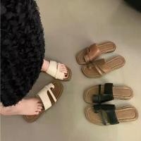 ราคา รองเท้าแตะโพสต์นิ้วเท้า, สำหรับผู้หญิง, สไตล์เรโทรญี่ปุ่นเกาหลี, เรียบง่าย, เหมาะสำหรับชุดกลางแจ้ง, แบน, รองเท้าแตะโรมัน, ฤดูร้อนใหม่, 2025 รองเท้า fitflop ทรงเอ หู หนีบ boots shorts (1731904391415301