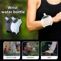 ราคา ขวดน้ำพกพา นักกีฬา ตั้งแคมป์ ปีนเขา ปั่นจักรยาน Sports Wrist Water Bottle 200ml. จัดส่งเฉพาะจุด (1731946320357459522)