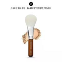 ราคา BRUSH STUDIO S series 301 : แปรงแป้งเอนกประสงค์ พุ่มใหญ่ (1729727705321343324)