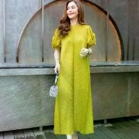 ราคา Maxi เดรสผ้าอัดพลีท Pleated Premium Fabric ชุดใช้การวางผ้าที่สวยเด่น ดีเทลต่งแขนด้วยผ้าชีฟองจับวางเป็นรูปดอกไม้ ทรงชุดสวยใส่แล้วดูดี เรียบหรูหราสวยมากค่ะ มี​ 6 สี ​ครีมทอง ดำ เล (1730688553879505258)