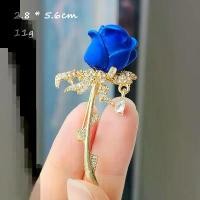 ราคา เข็มกลัดเพชร ฝังมุกดอกไม้ 3 มิติ การออกแบบน้ำมันสร้างสรรค์ ห ม ว ก polo แมส ยูนิคอน สาววาย gloves เข็มกลัด ติด หน้าอก (1731846562231256753)