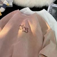 ราคา เสื้อยืด สีชมพู หนังนิ่ม ผู้ชาย แขนสั้น แบรนด์อินเทรนด์ใหม่ สไตล์เรโทร Ins ไฮสตรีท โอเวอร์ไซส์ ครึ่งแขน shirt men shirt men เสื้อโปโล แขน ยาว ลาย ทาง ronaldinho sweater (1732047261282109727)