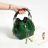 ราคา กระเป๋าทรงถัง หนังแท้ เรียบหรู สำหรับผู้หญิง 2024 มาใหม่ สีขาวหิมาลัย กระเป๋าสะพายข้าง กระเป๋าใบเล็ก พิมพ์ลายจระเข้ กระเป๋าถือ ความจุมาก (1730127106200537389)