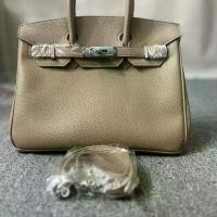 ราคา กระเป๋าถือ Birkin Platinum หนังแท้ ชั้นบนสุด ทำจากหนังวัว ความจุมาก ลายลิ้นจี่ (1732333066385720917)